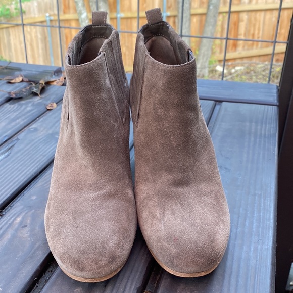 Crown Vintage suede ankle booties - Picture 4 of 13